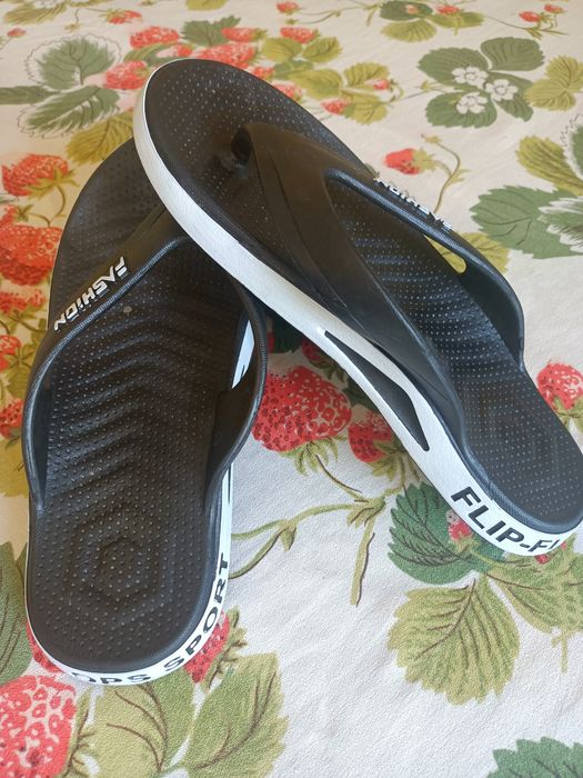 Продавам черни джапанки