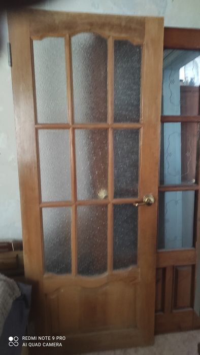 Деревянные двери.