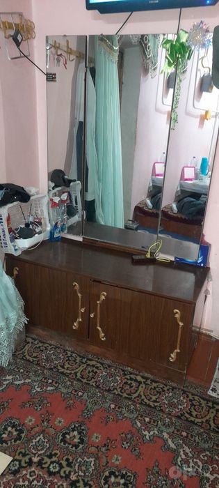 Срочно Трюмо сотилади