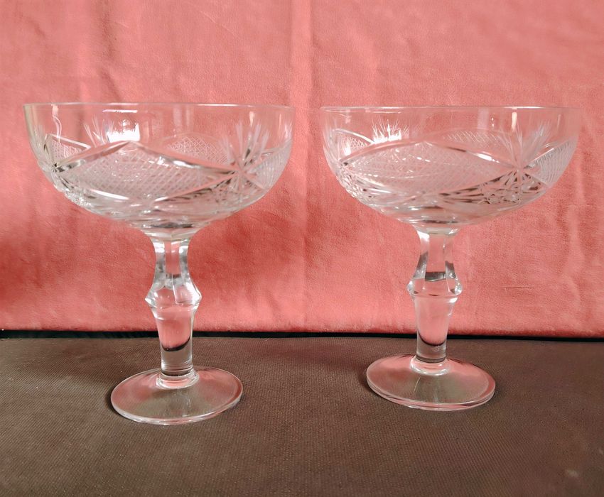 Кристални чаши и купи.