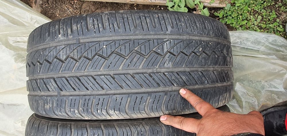 Гуми 2бр 225/40/18 - 1бр - 75лв