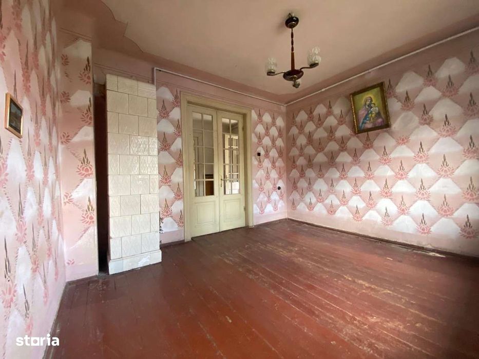 Vand apartament in vila, in zona Decebal