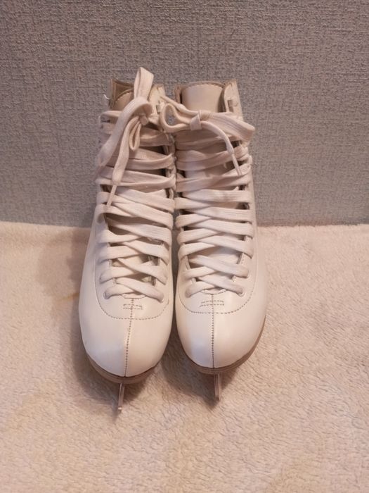 Фигурные коньки  новые