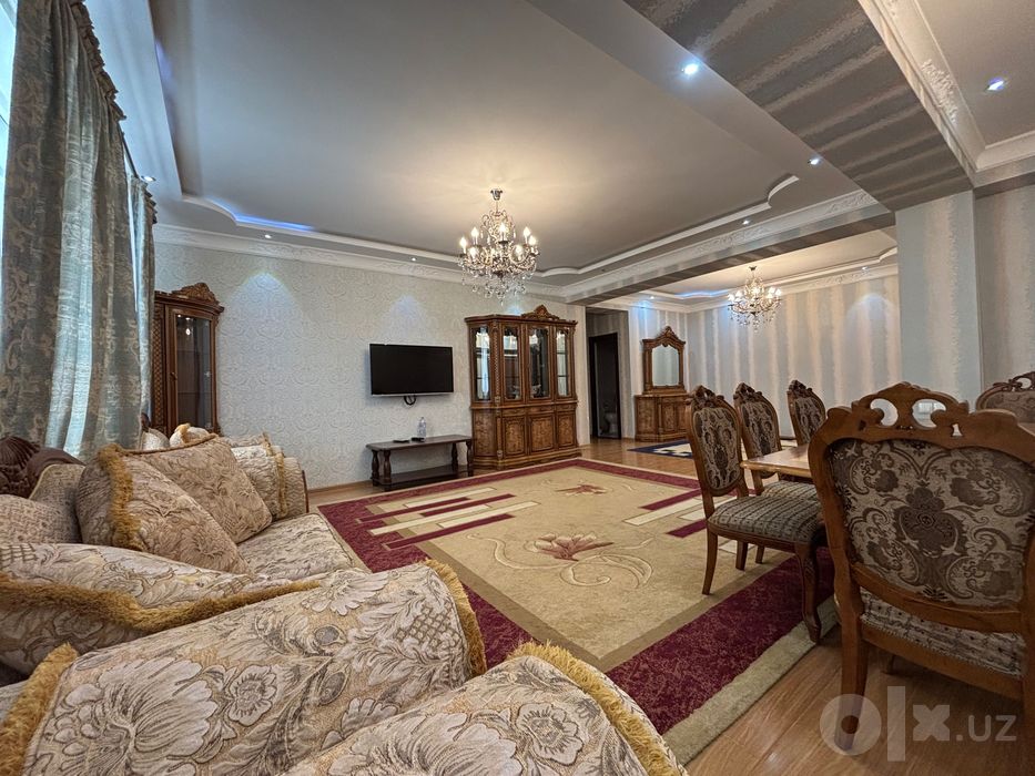 Сдается 4 х комнатная квартира в центре улица Ойбек