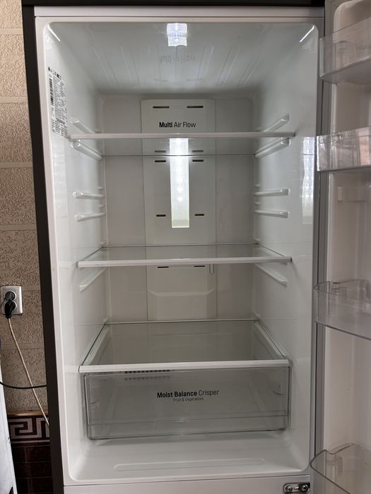 Холодильник LG в продаже