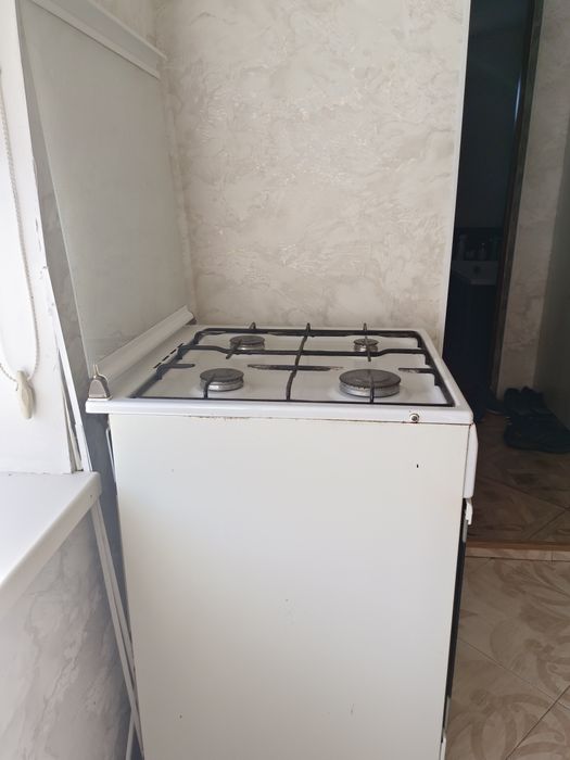Продам газовую плиту