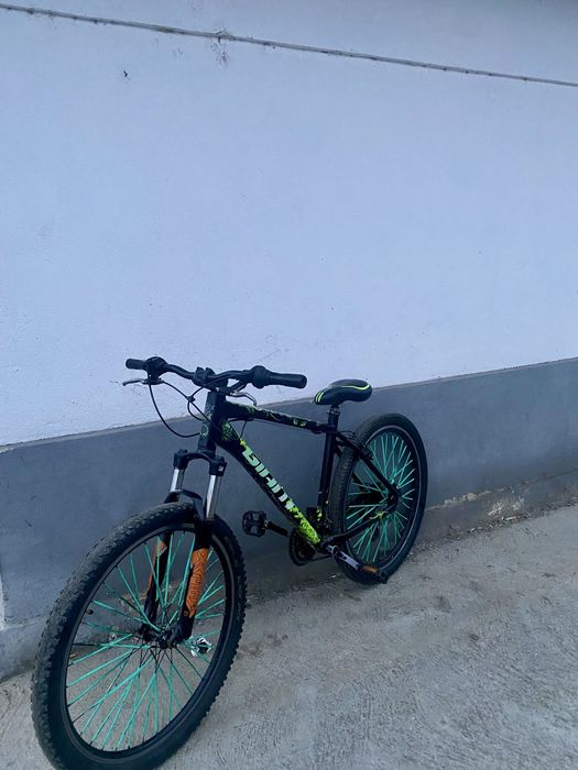 Vand bicicleta giant 2016  in satre buna