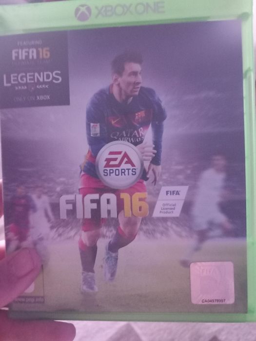 Xbox  one nefolosit cu fifa 18 și 16 și cu un call of duty