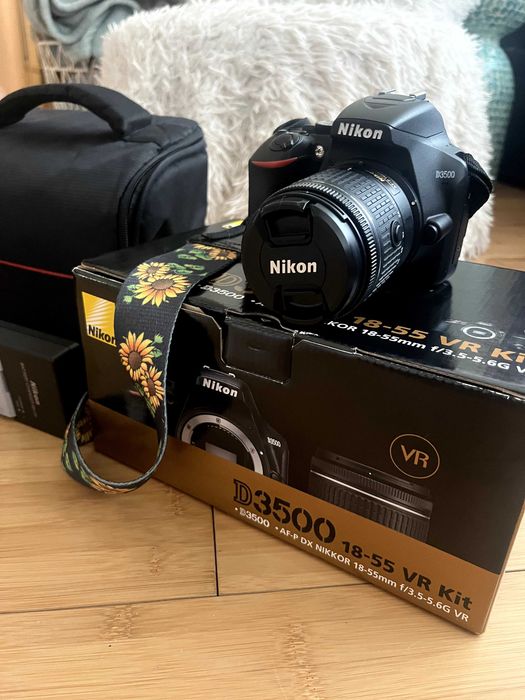 Nikon D3500 + 18-55mm VR | Отлично състояние | Под 3000 кадъра