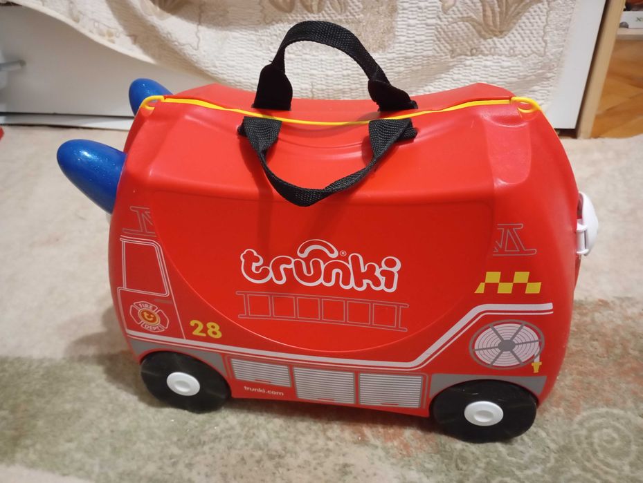 Детски куфар с колелца пожарна кола за каране