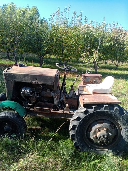 Продам самодельный мини трактор с плугом компрессором .