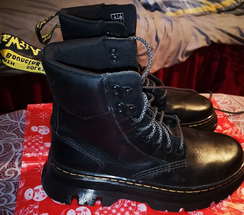 Кожени кубинки Dr. Martens