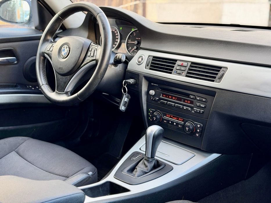 • Bmw Seria 3 E90 / 320D - Automat / Bixenon / Parc Auto rate •