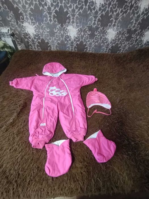 Продам дёшево комбинезоны детские
