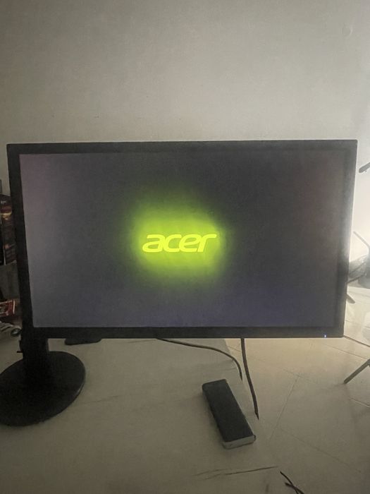 Монитор Acer K242HL със стойка за бюро