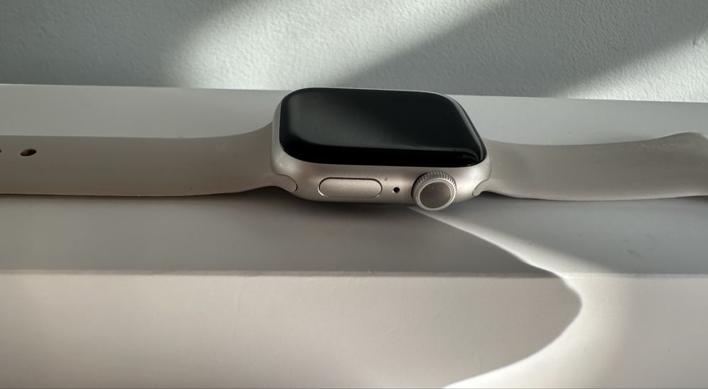 Apple Watch Series 8 41mm Starlight, батерия 98%, почти нов
