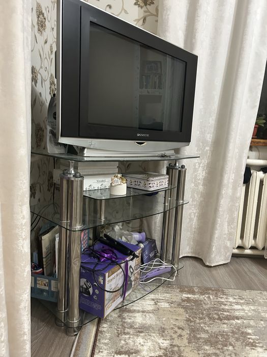 Телевизор с подставкой