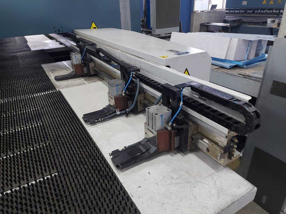 CNC щанцова машина Durma TP123