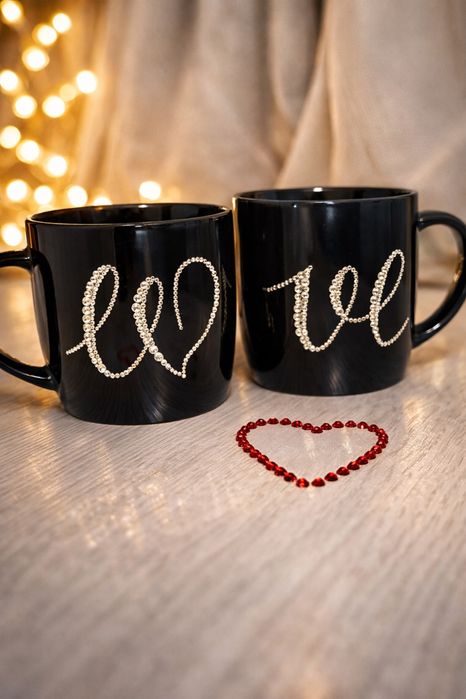 Кружки украшенные сверкающими стразами