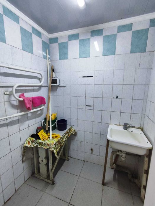 Напротив ТД Бакалея, 42 кв.м.