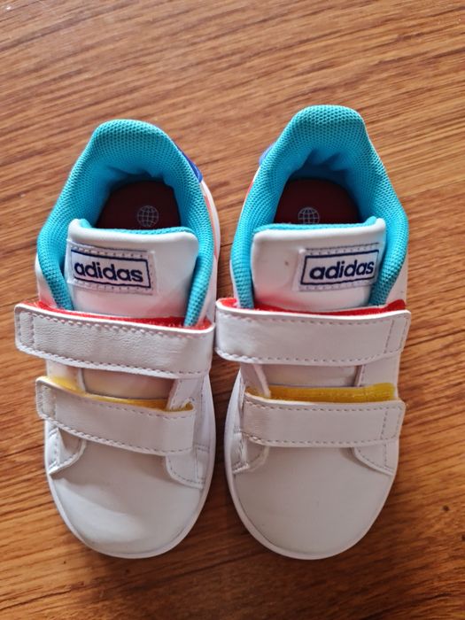 Маратонки Адидас Нови 23размер