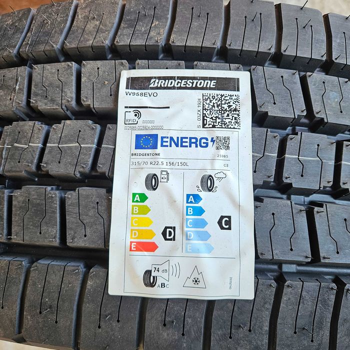 Нови предни гуми 315/70R22.5 Bridgestone W958 156/150L M+S 3PMFS SNOW
