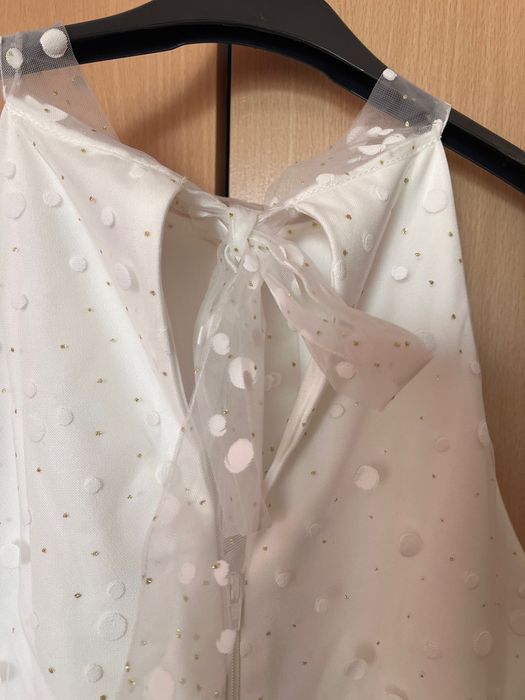 Бяла рокля Lucy , тюлена на точки , с цип на гърба и панделка на врата
