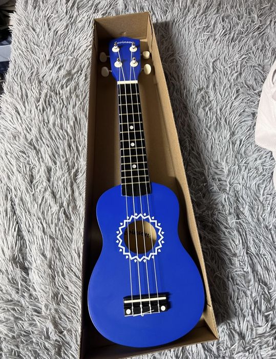 Продам укулеле, цвет синий