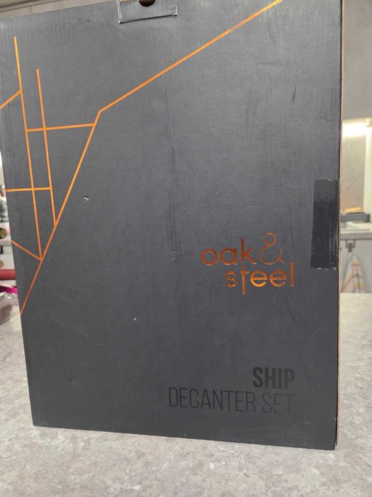 Нов неупотребяван декантер, луксозен набор за уиски - Oak & Steel.
