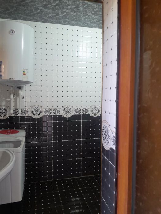 Уй сотилади мангузар постан кейин  янги кишлокда 35 мактаб олдида