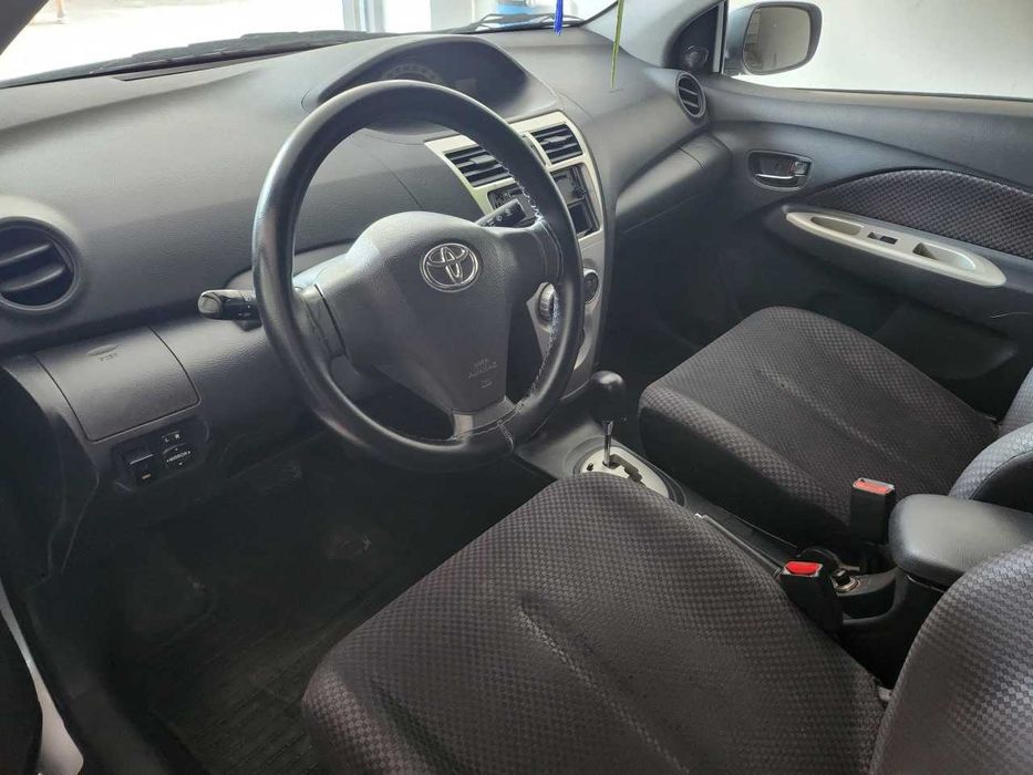 Toyota Yaris — Идеальное состояние | Один хозяин | Без вложений