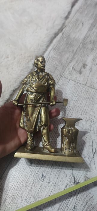 Statuete din bronz masiv "Fierarul"