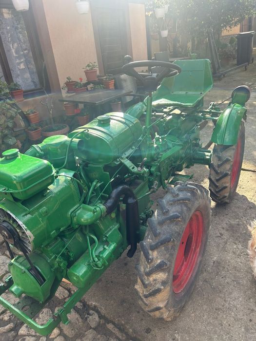 Tractor Holder A 12