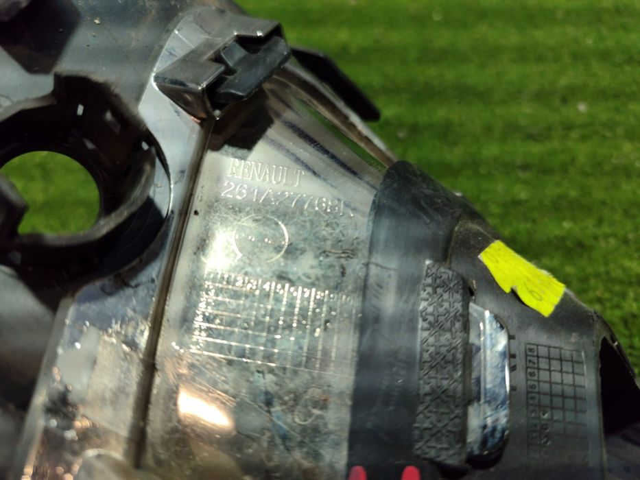 GRILA BARA FATA DREAPTA NISSAN JUKE HYBRID 1.6 BENZINA 2023 COD OEM 261A21107R / 261A27768R / HATCHBACK 5 USI / 2022-2024