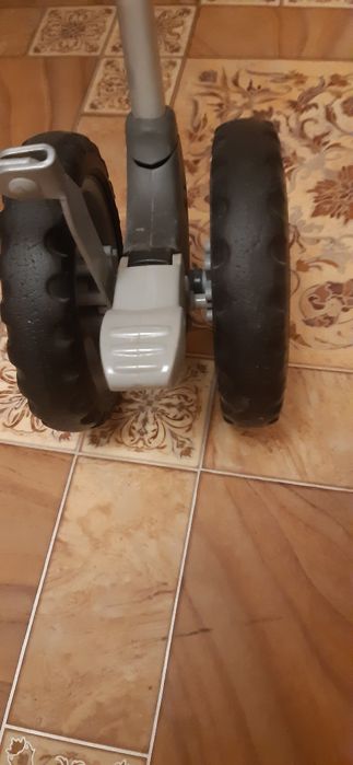 Продам прогулочную коляску для ребенка