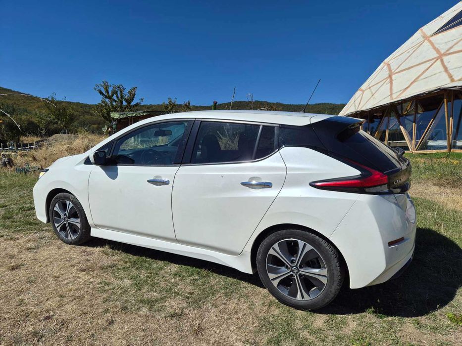 Nissan Leaf с Термопомпа, 360* камери, защити,100% бат.като новa