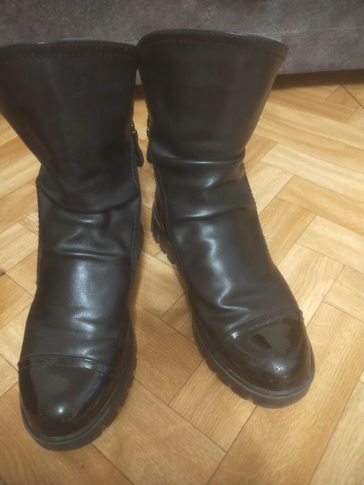 Продаю женскую обувь