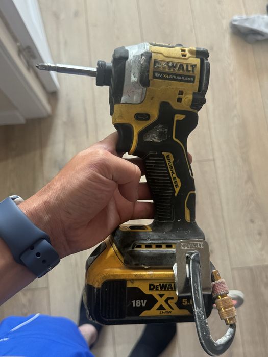 Винтаверт DeWALT