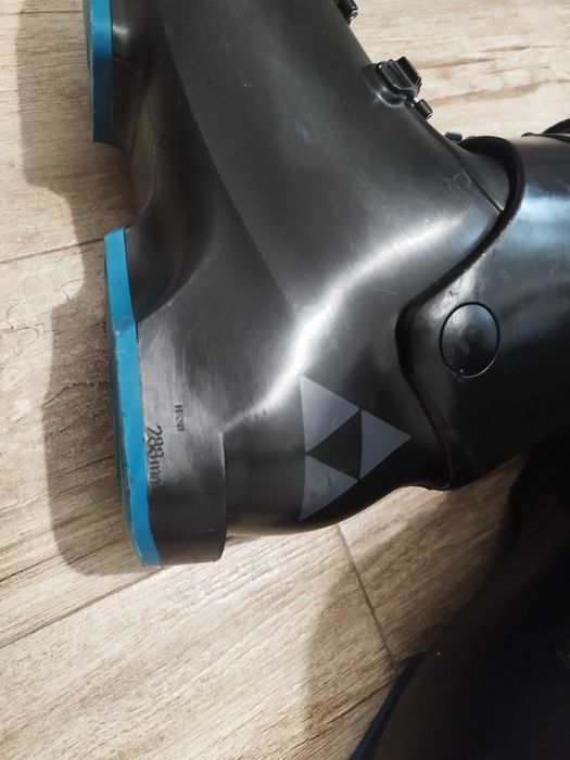 CLAPARI MARIMEA 288 mm  24,5 potriviti 37-38,5  350 lei