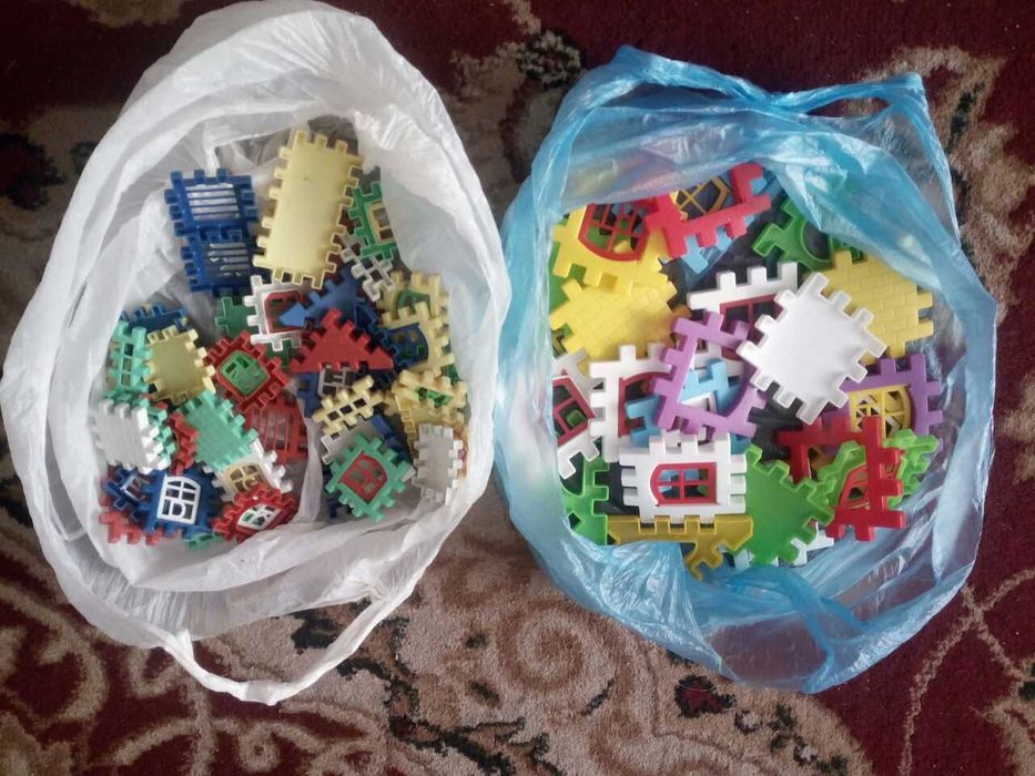 Продаю разные конструкторы и мозаику