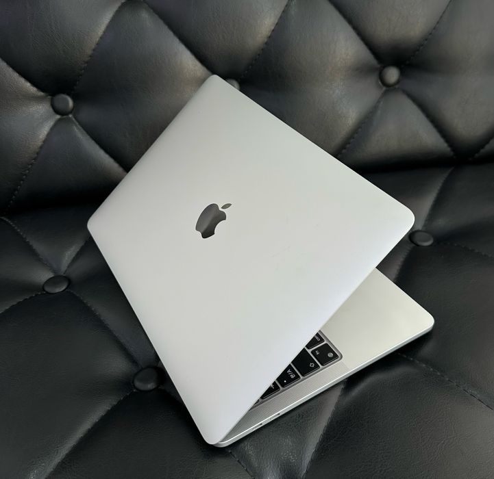 Apple MacBook Pro M1 2020 года в идеальном состояние