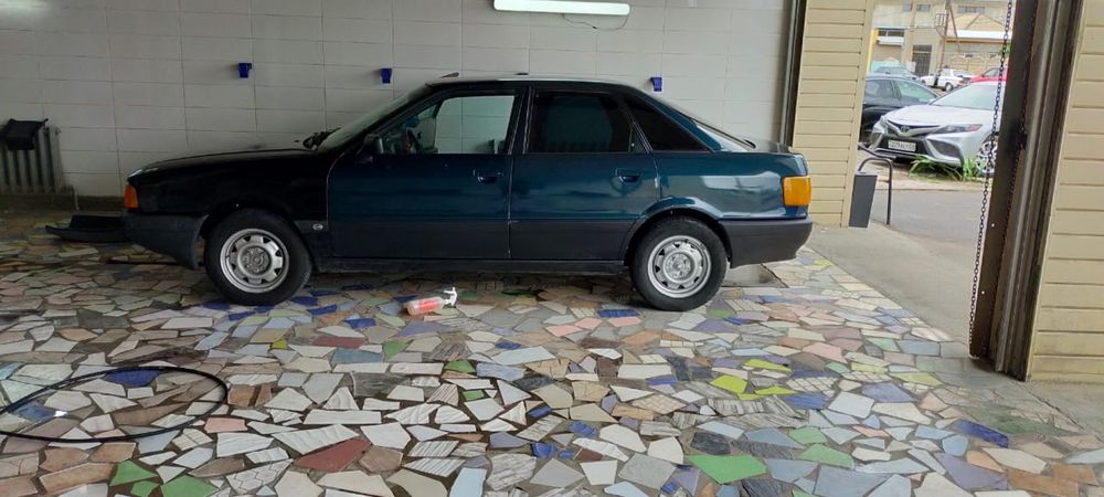 Ауди 80 на ходу