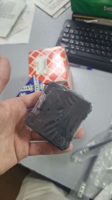 Продам колодки новые зад, Мерседес ,