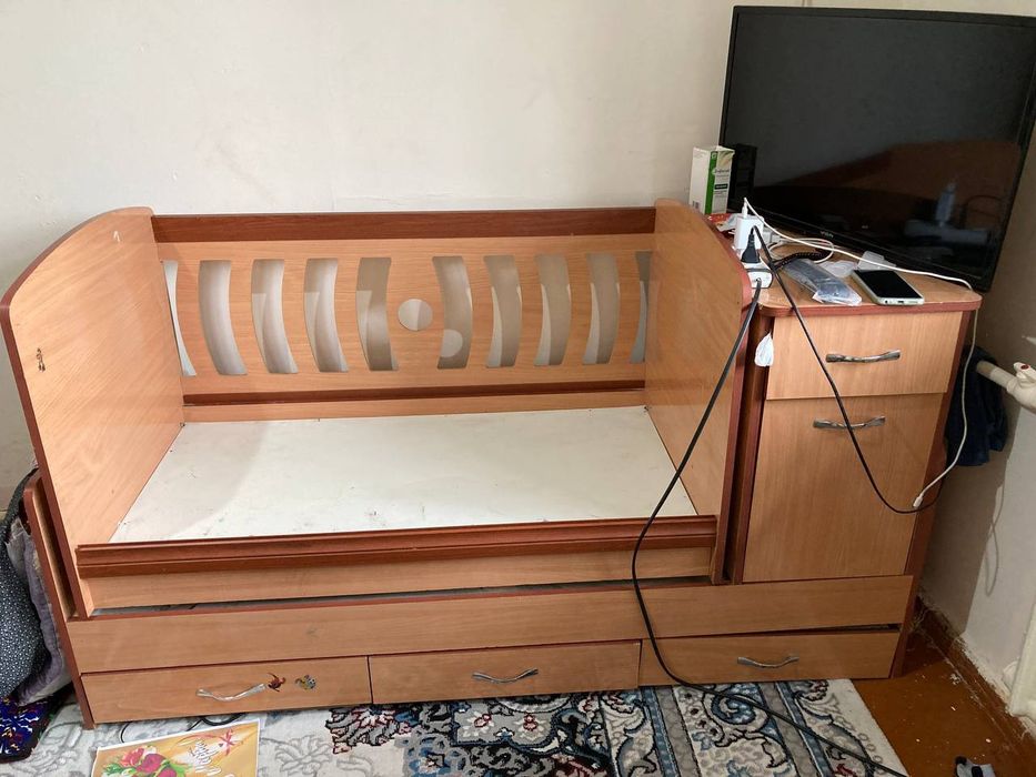 Bolalar krovati, deyarli ishlatilmagan