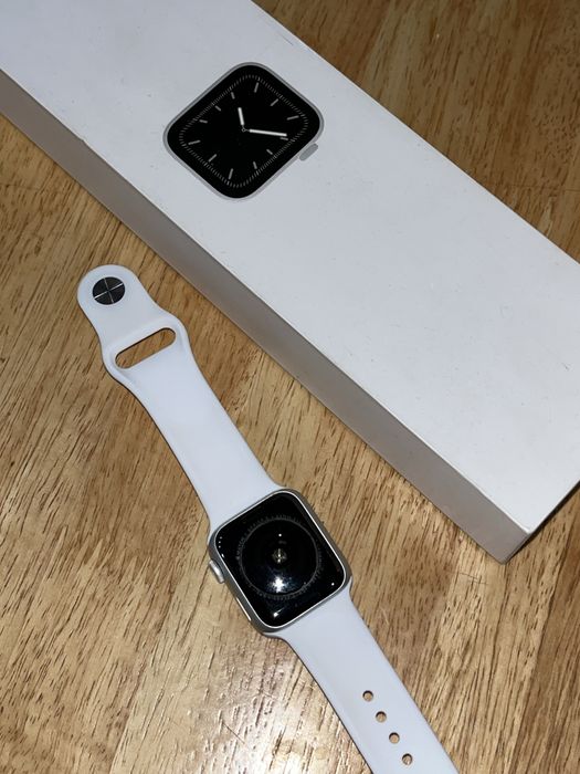 Продам Apple Watch Series 5 40 mm