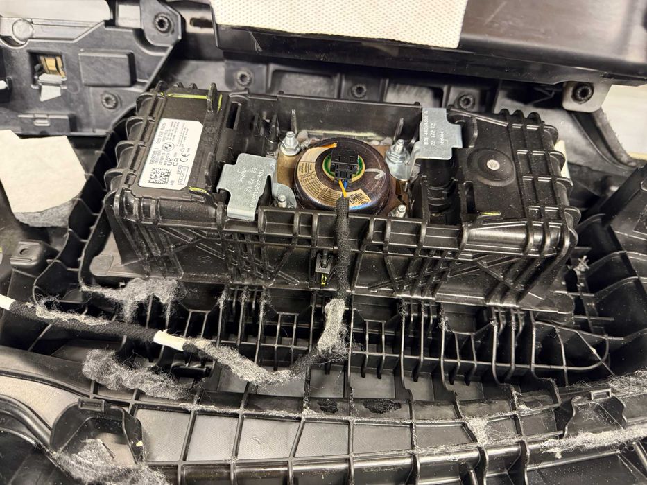 BMW G20 арматурно табло цвят cognac с airbag модул