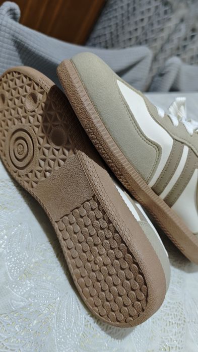 Продам новые кросовки