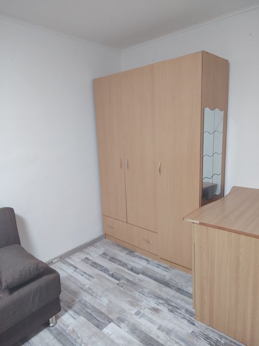 Închiriez garsoniera