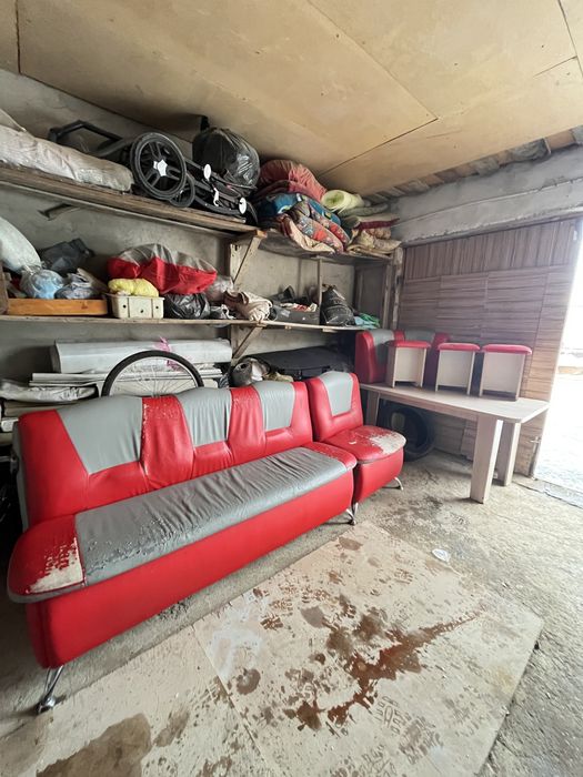 Кухонный стол со стулями