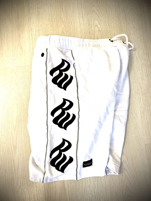 Свободни бели къси панталони ROCAWEAR! Много модерни и удобни